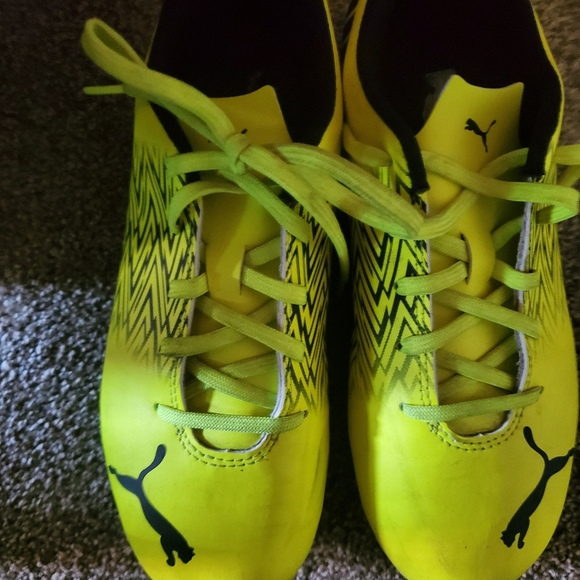 Puma Soccer Shoes 6.5 - Picture 1 of 4